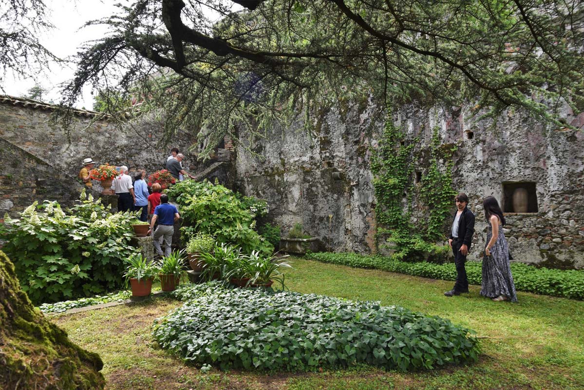 L’Associazione Orticola di Lombardia in visita del giardino